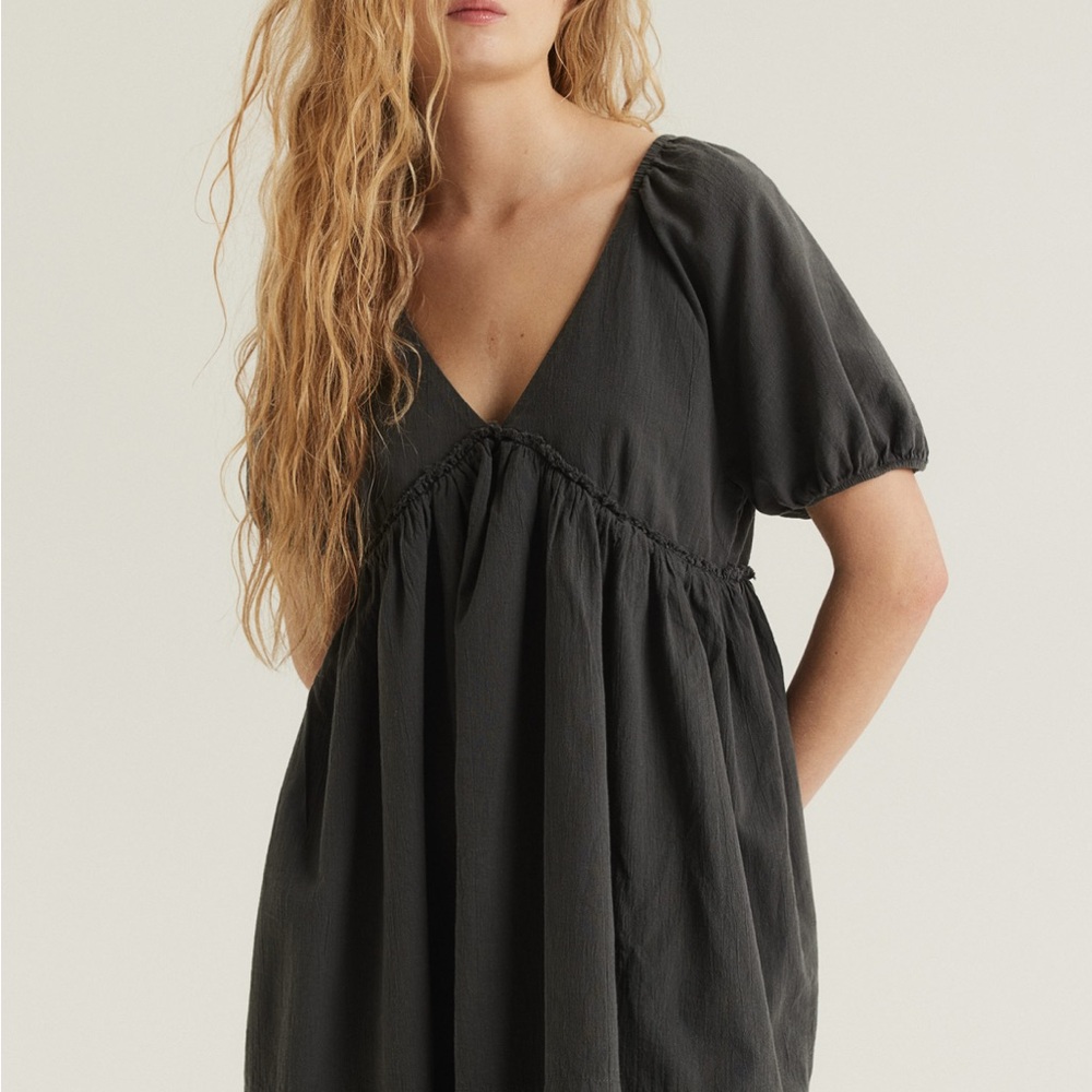 Gray HnM dress. Wore one time. Super comfortable!